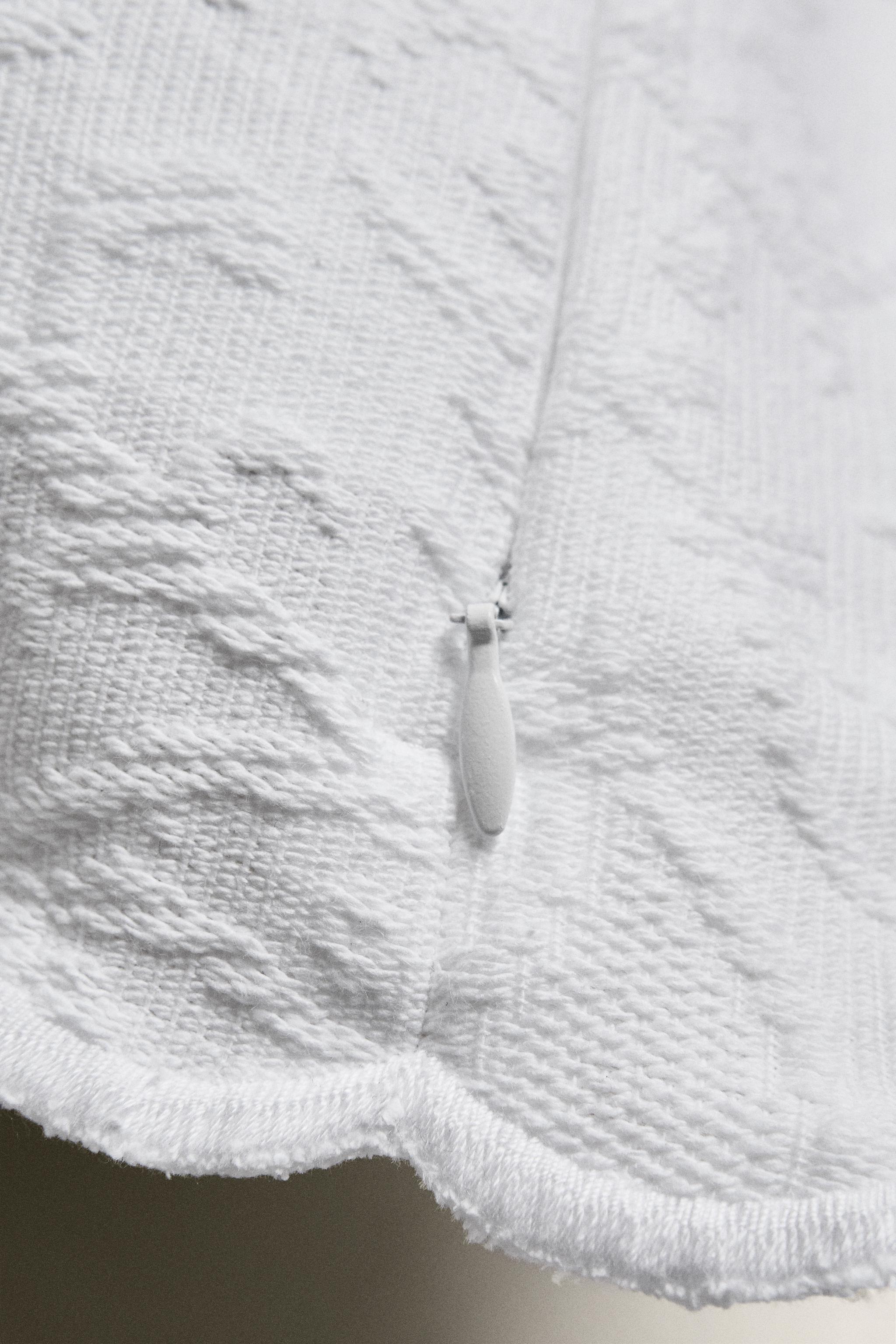 SCALLOPED FLOWER THROW PILLOW COVER